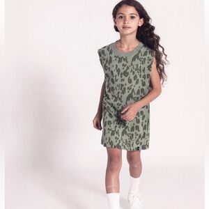 Finger in the nose girls dress